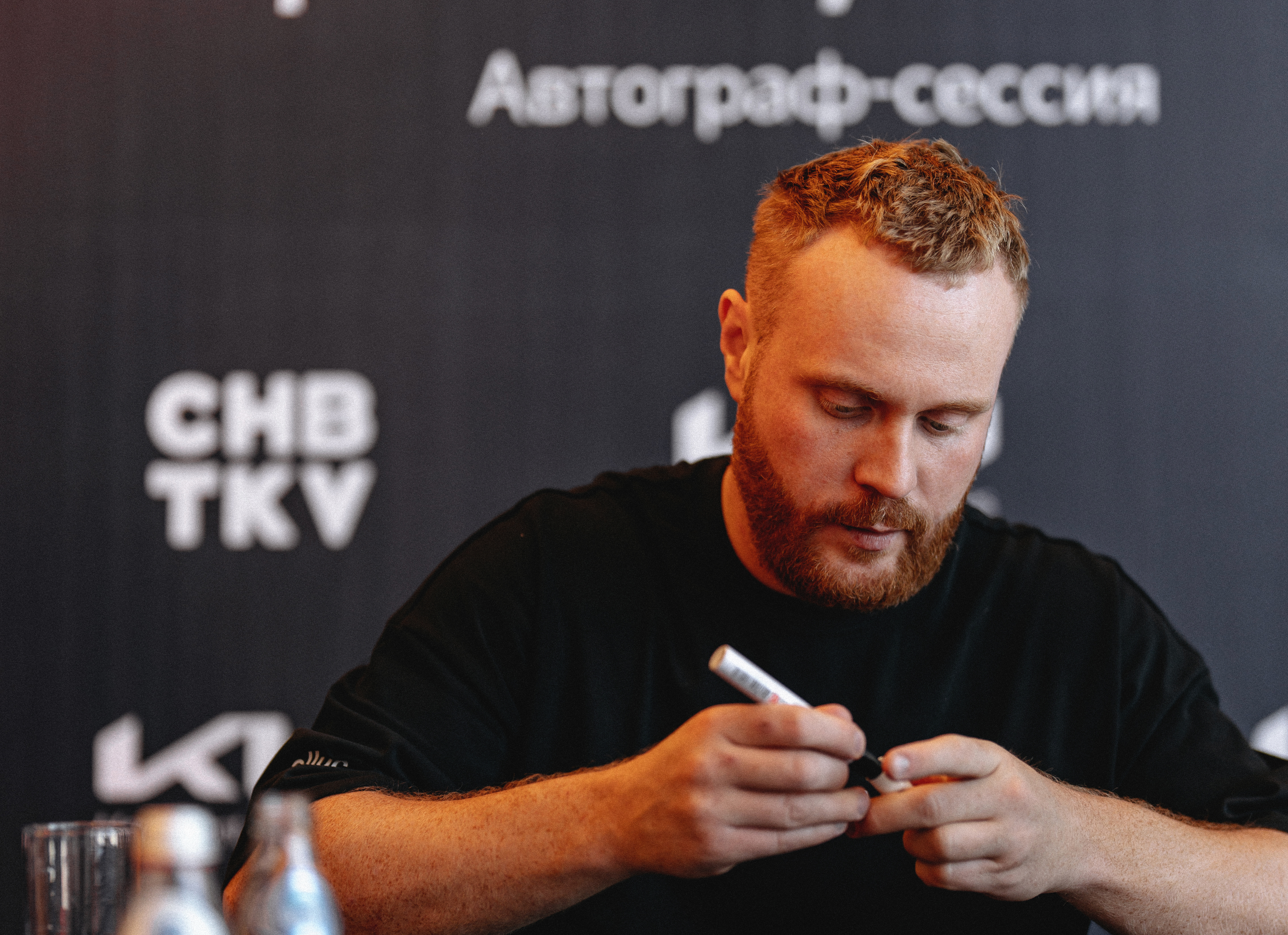 Автограф-сессии Евгения Чебаткова в дилерских центрах Kia