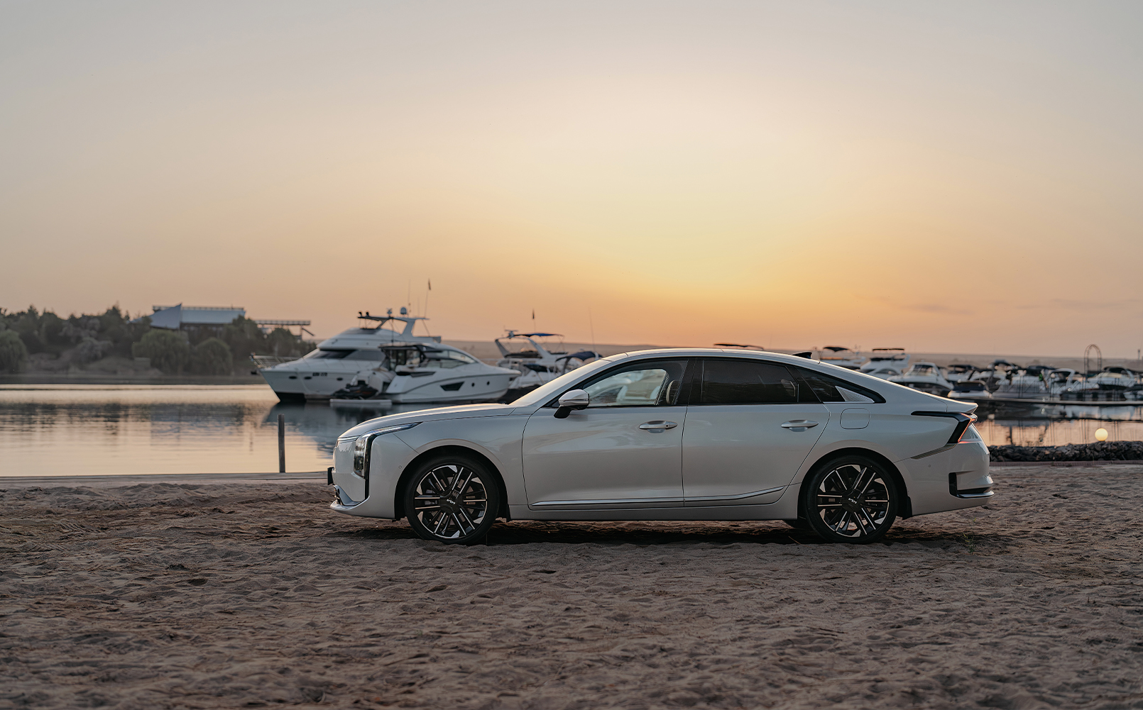 Обновленный бизнес-седан Kia K8 выходит на рынок Казахстана