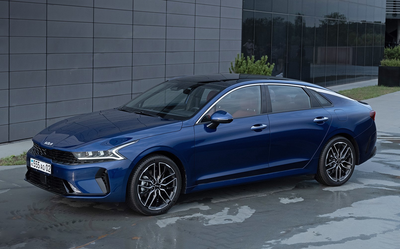 На заводе Allur в Костанае началось производство обновленного бизнес-седана Kia К5 для рынка Казахстана