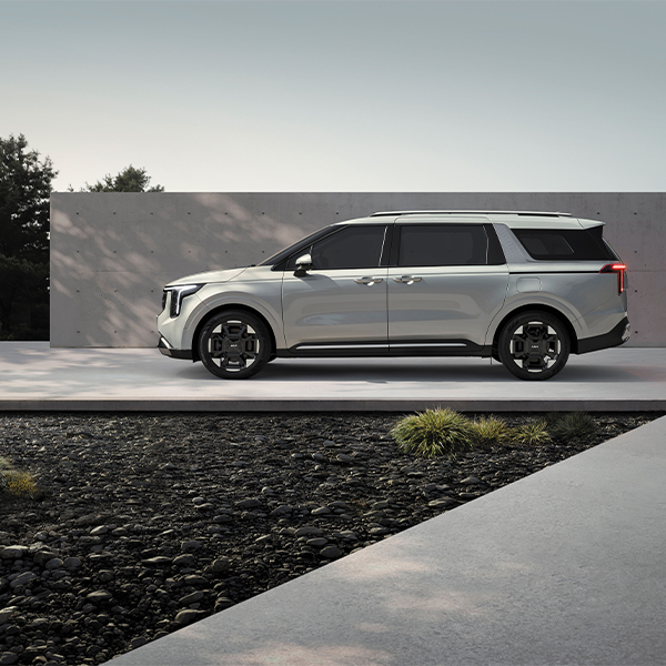 В Казахстане начались продажи обновленного кроссвэна Kia Carnival